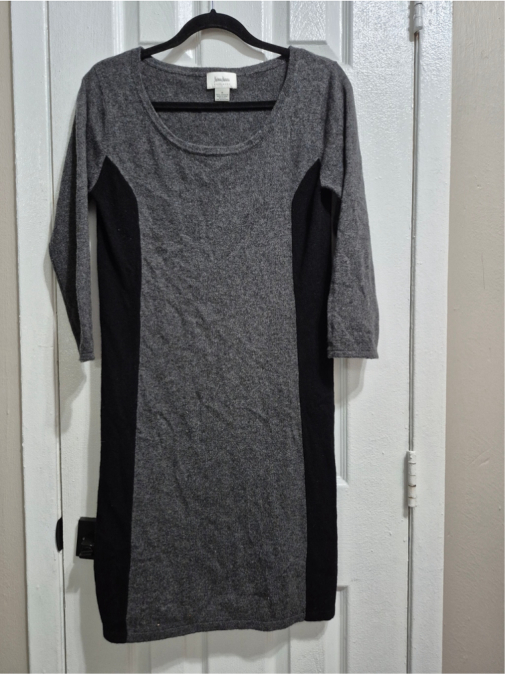 Women's Neiman Marcus Cashmere Dress Size M Grey Black Long Sleeve